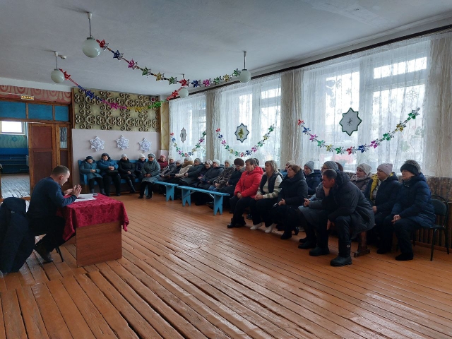 Встреча главы администрации Пинеровского МО с жителями р.п.Пинеровка.